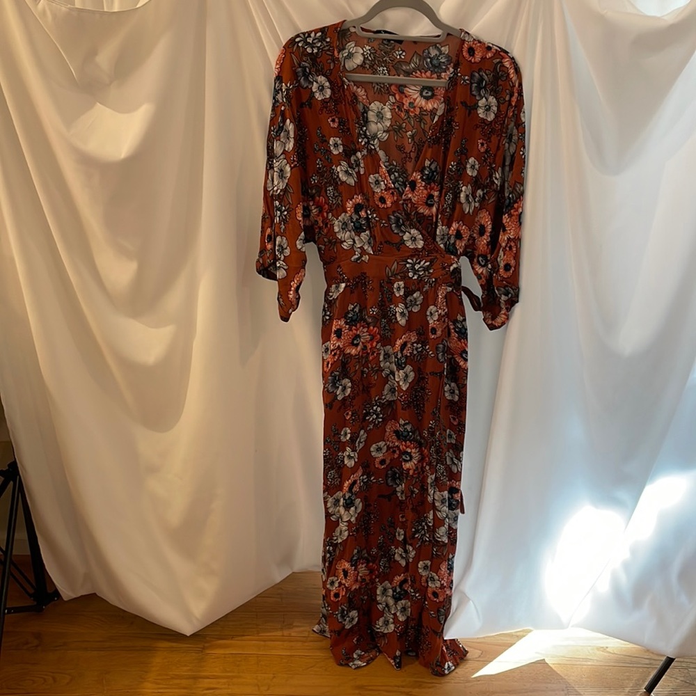 La charme u floral wrap dress - Picture 2 of 8
